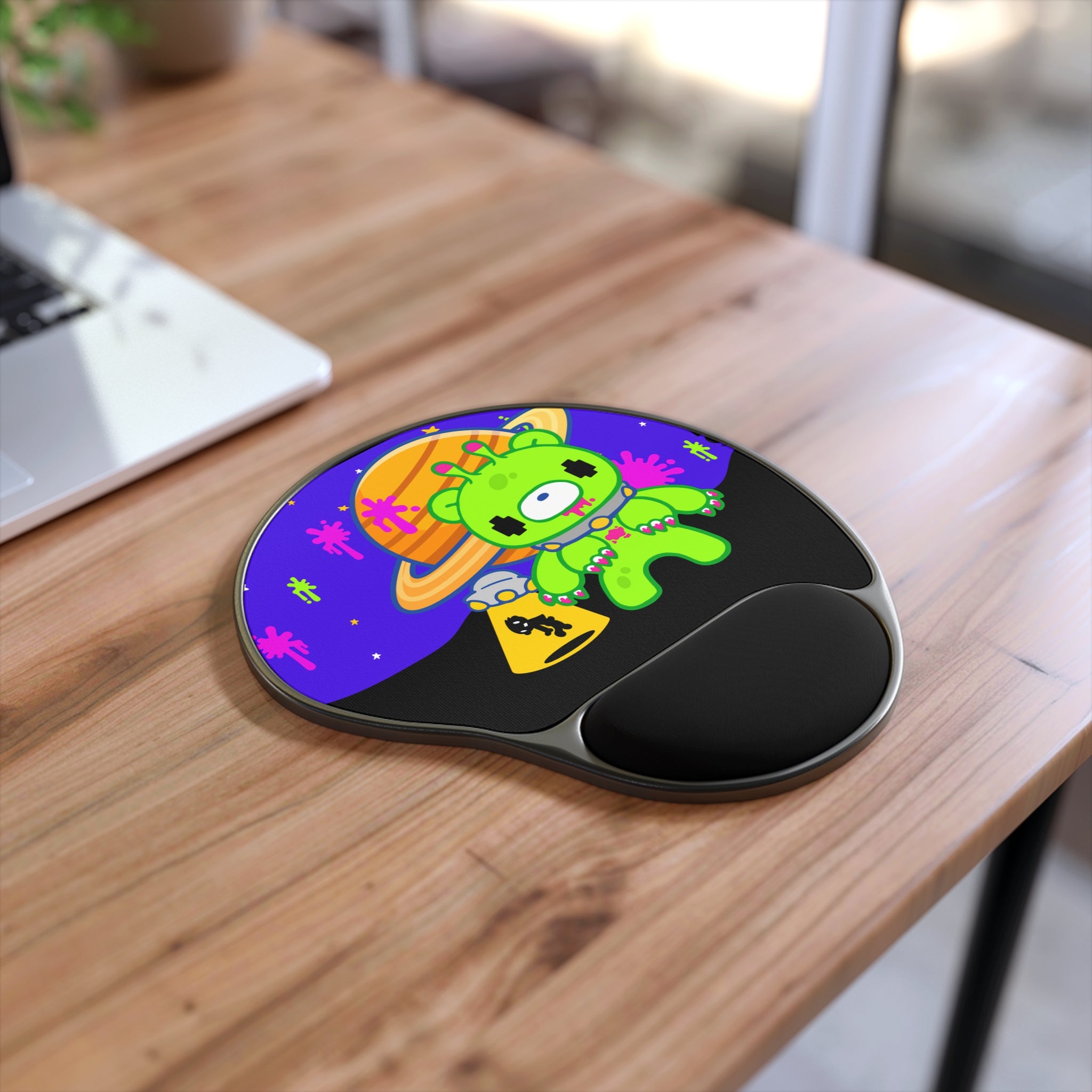 Gloomy Alien Mouse Pad With Wrist Rest