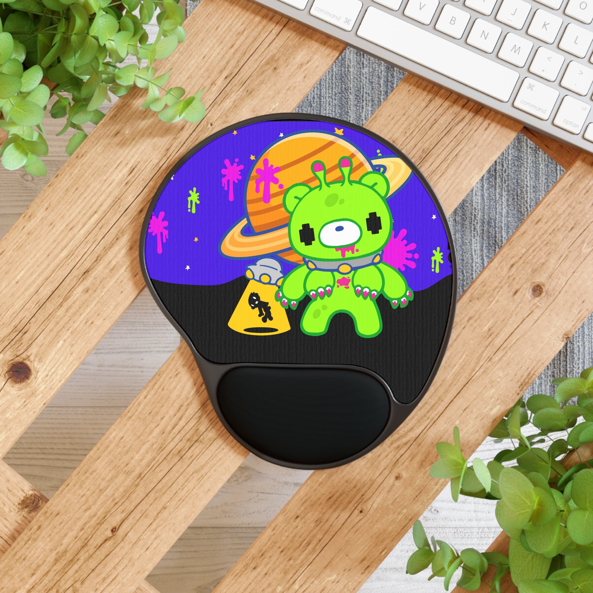 Gloomy Alien Mouse Pad With Wrist Rest